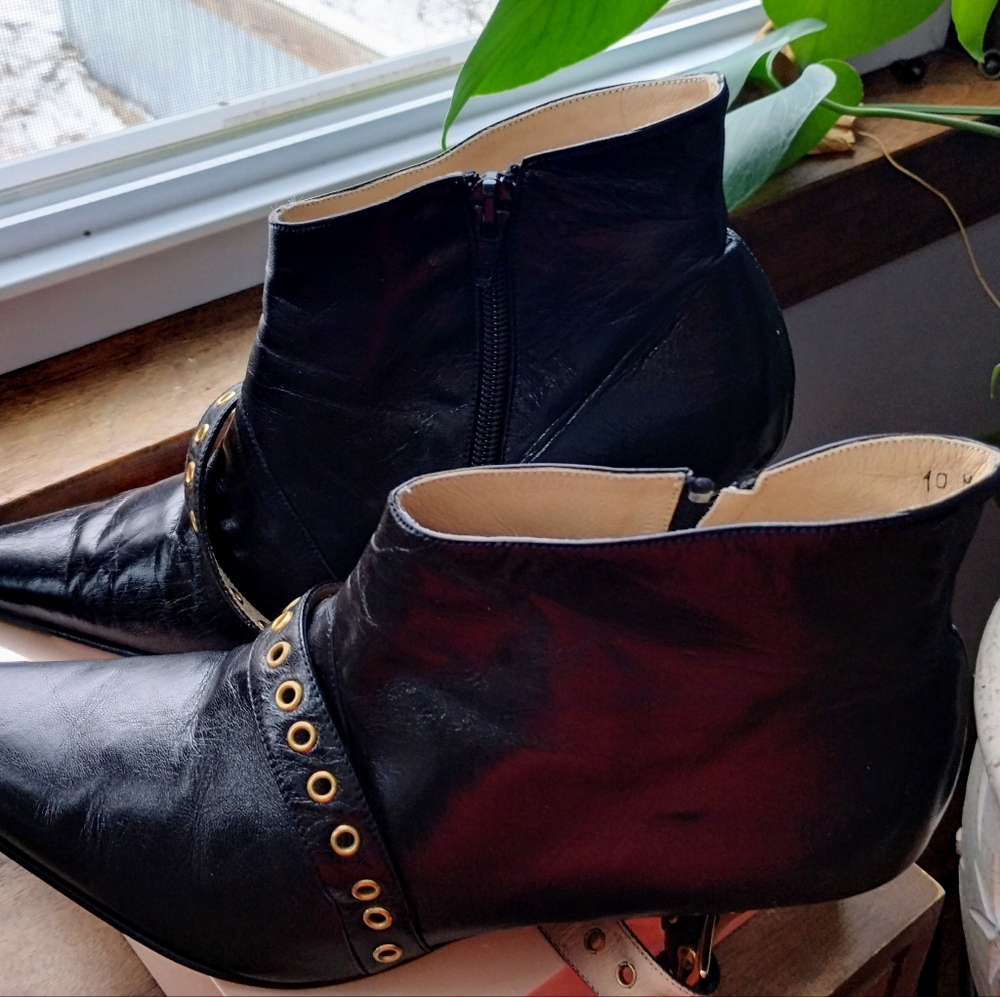 Black Leather Pointed Toe Ankle Boots with Gold Eyelets EUC - Picture 2 of 16